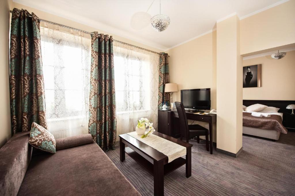 Hotel Willa Adriana ปวอตสก์ ภายนอก รูปภาพ