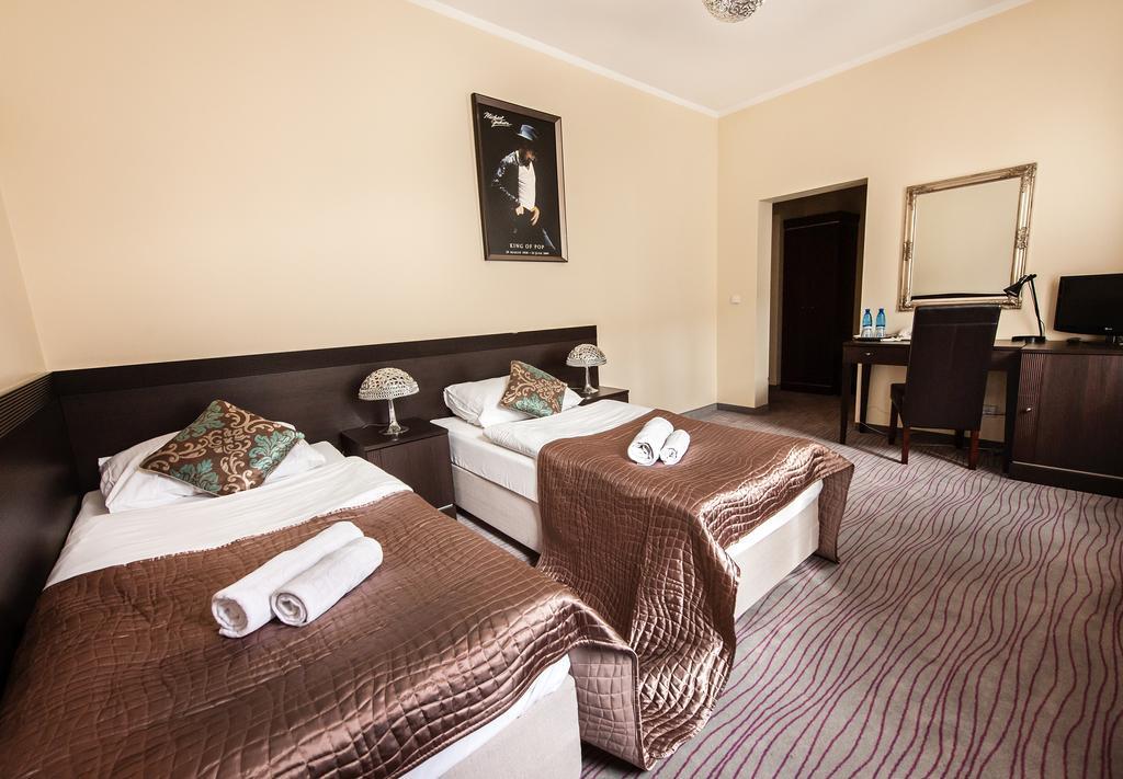 Hotel Willa Adriana ปวอตสก์ ภายนอก รูปภาพ