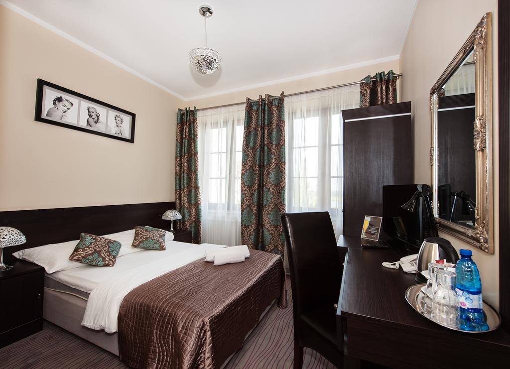 Hotel Willa Adriana ปวอตสก์ ภายนอก รูปภาพ